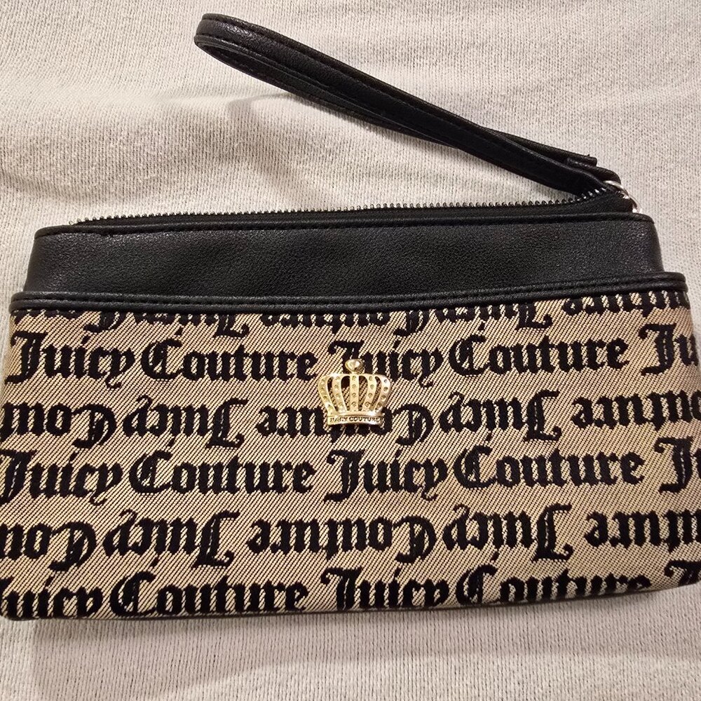 JUICY COUTURE Gothic Spell Out Logo Jacquard Black Faux Leather Wristlet Clutch